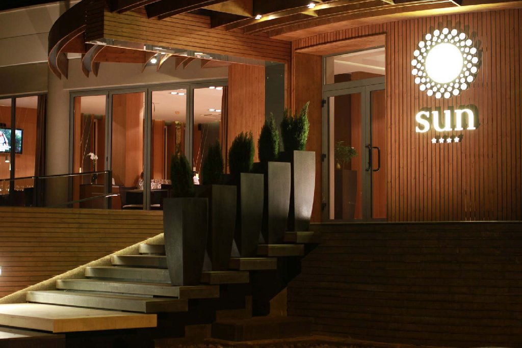 Sun Hotel on the River